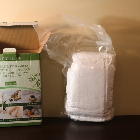 Meritlife bamboo mattress protector twin XL deep pockets fitted NIB - Picture 5 of 5